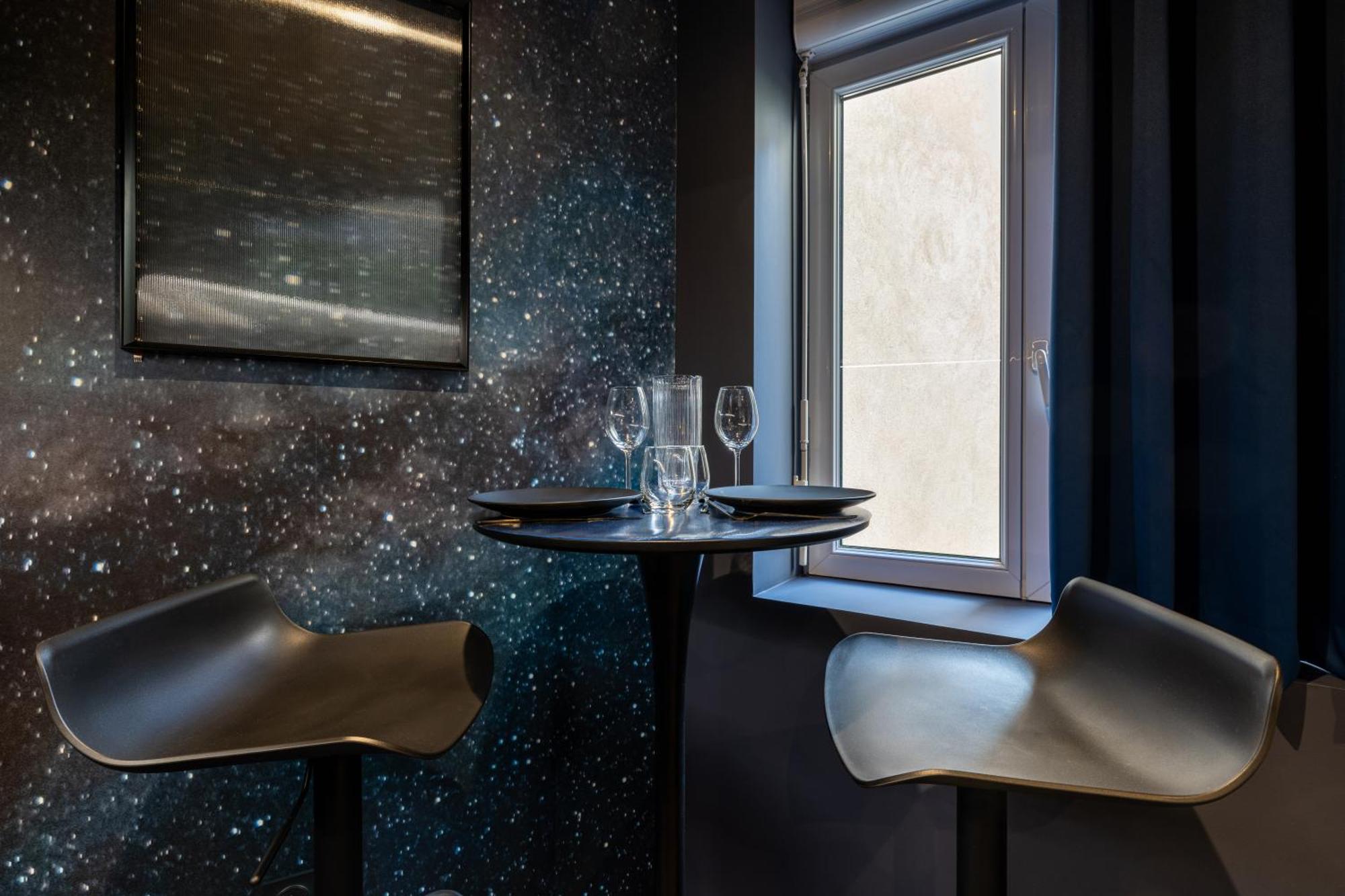 Galaxy La Tete Dans Les Etoiles Lejlighed Riom Eksteriør billede
